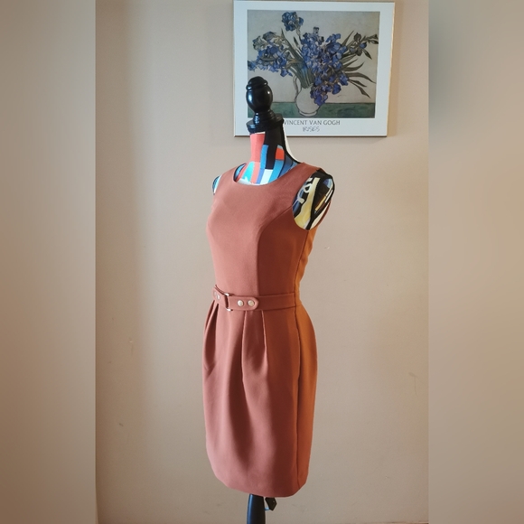 Tailored Dress With Pockets - Picture 2 of 7